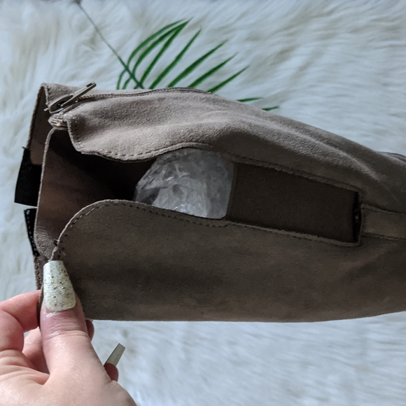 SOLD 🤠 Tan knee high lace up faux suede chunky heel boots - Picture 8 of 8